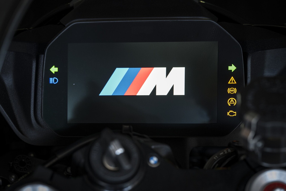 BMW M 1000 RR: le foto della prova