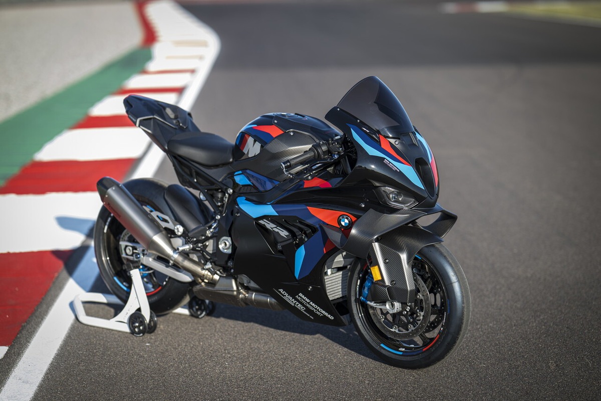 BMW M 1000 RR: le foto della prova