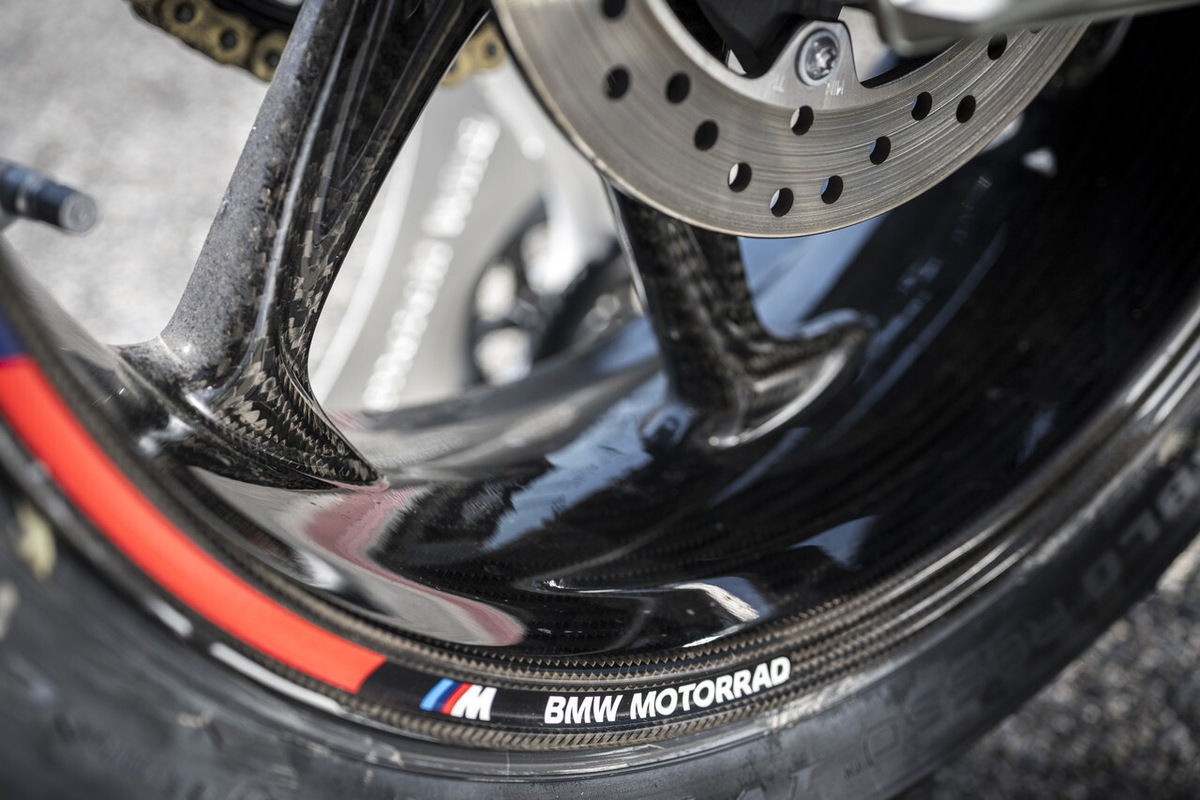 BMW M 1000 R: le foto della prova