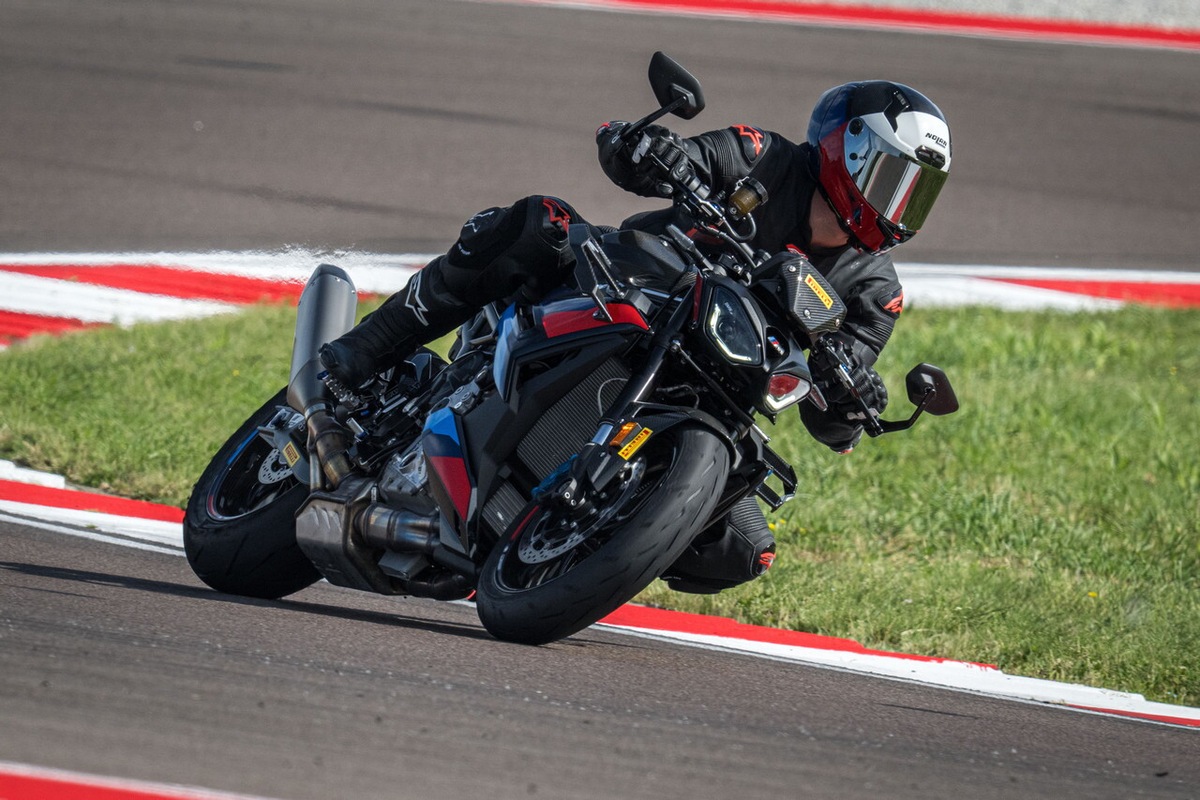 BMW M 1000 R: le foto della prova