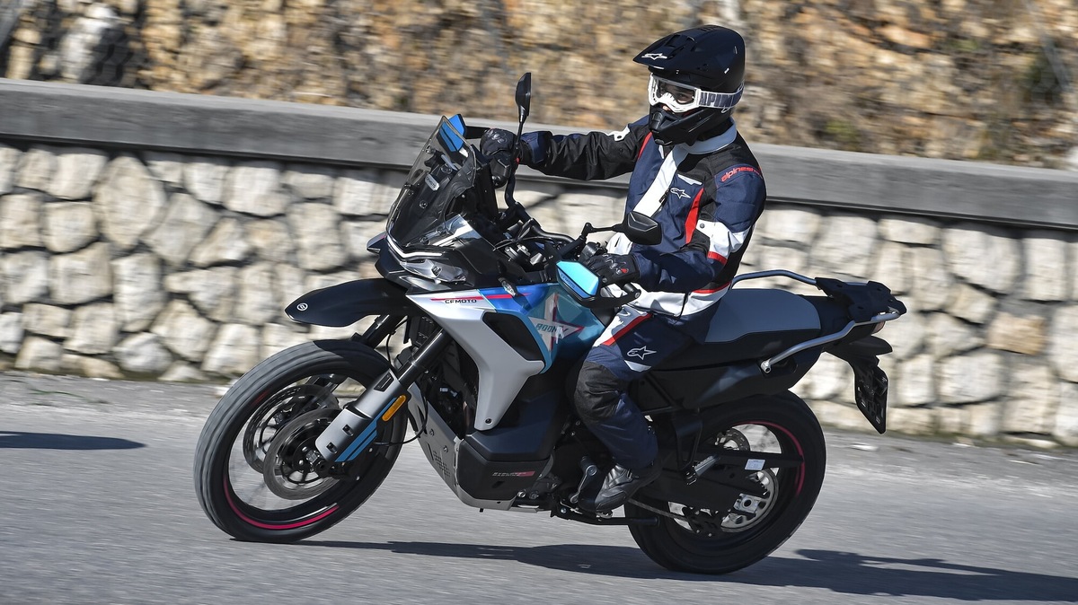 CFMOTO 800MT-X: le opinioni di InMoto "fuori dai denti"