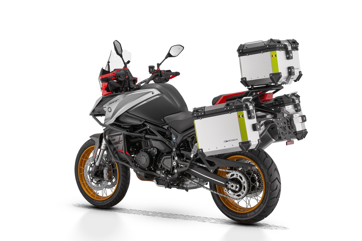 QJMotor SRT900 SX: LE FOTO