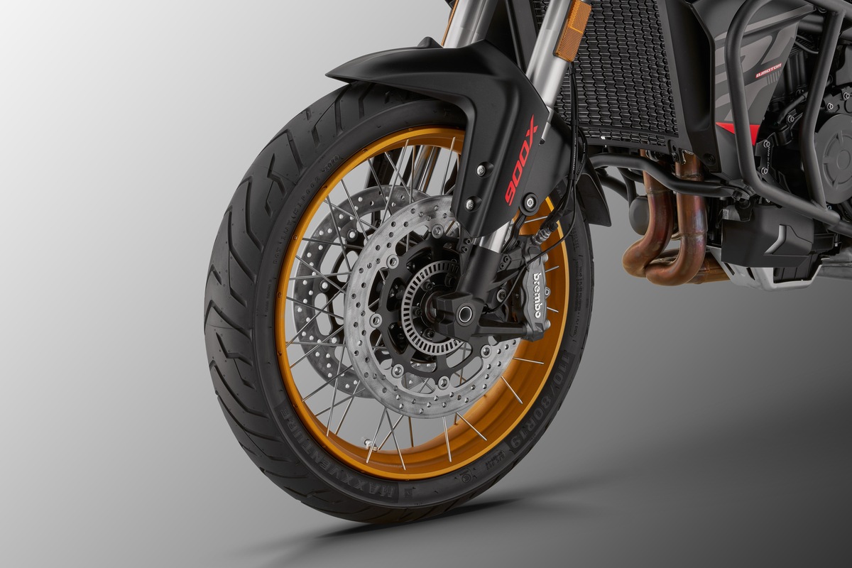 QJMotor SRT900 SX: LE FOTO