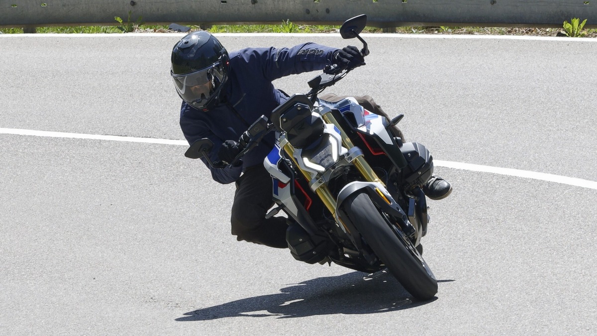 BMW R 1300 R: le foto della prova