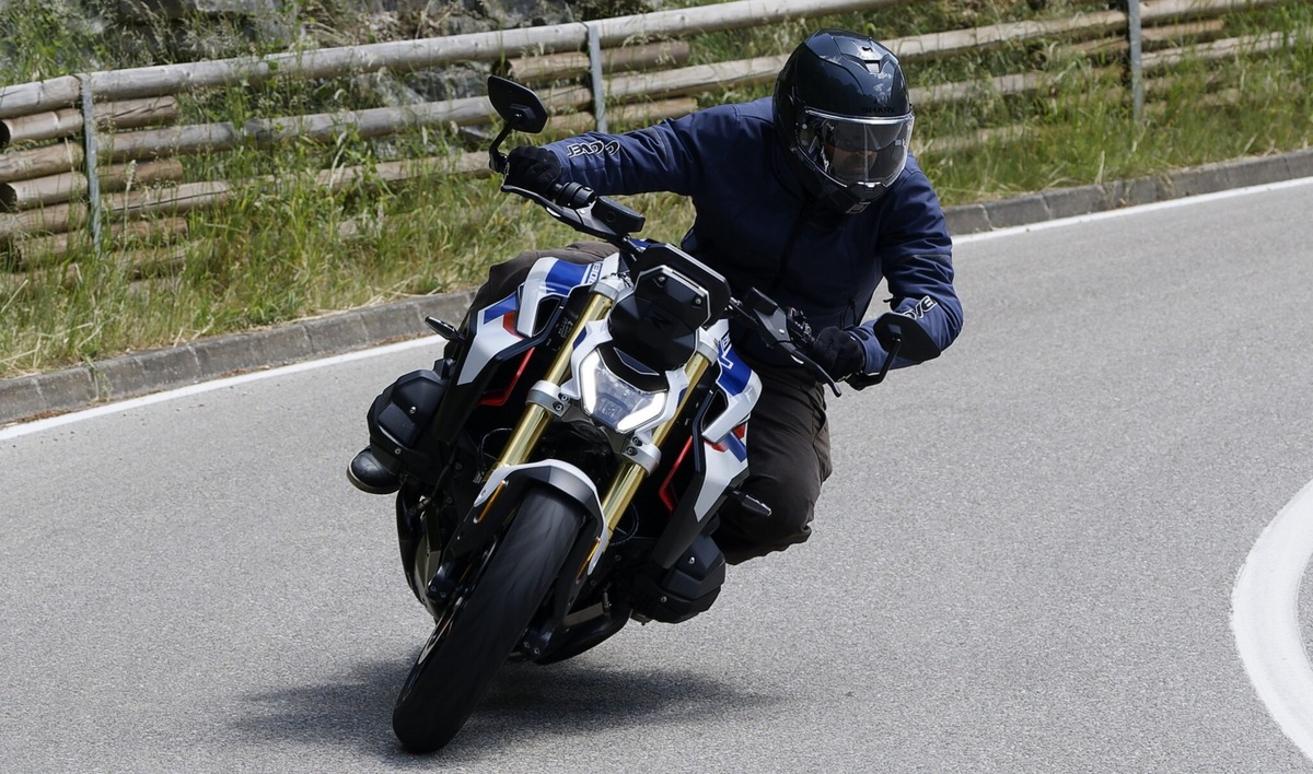 BMW R 1300 R: le foto della prova