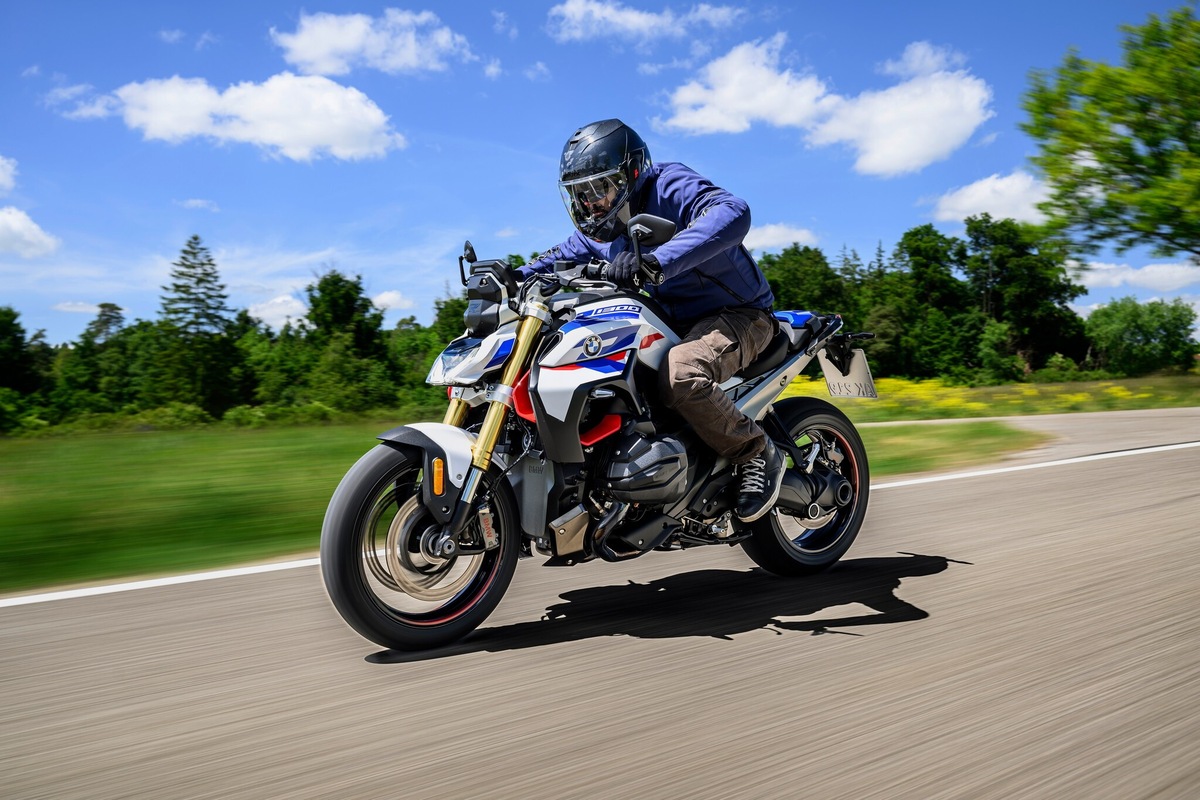 BMW R 1300 R: le foto della prova