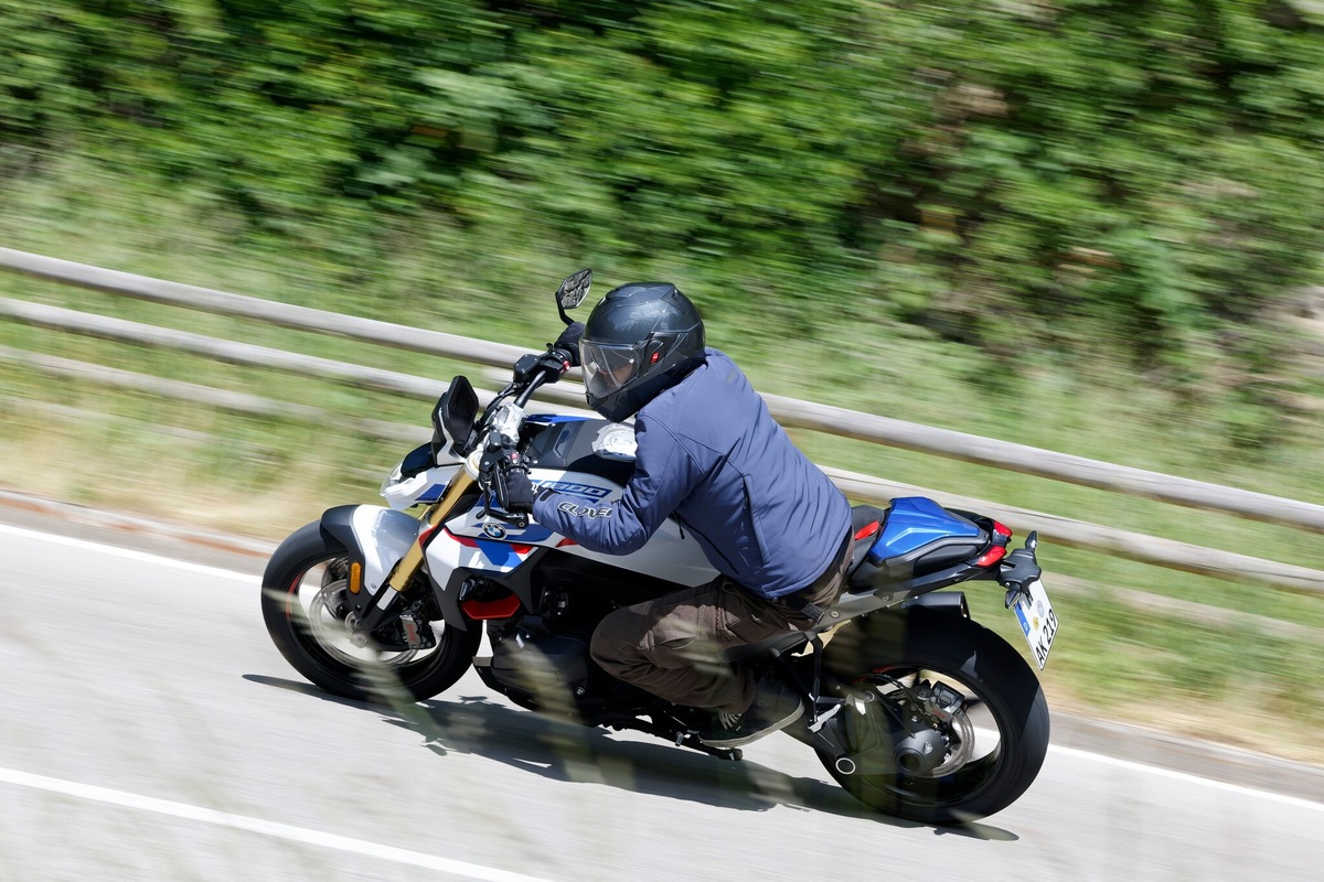 BMW R 1300 R: le foto della prova