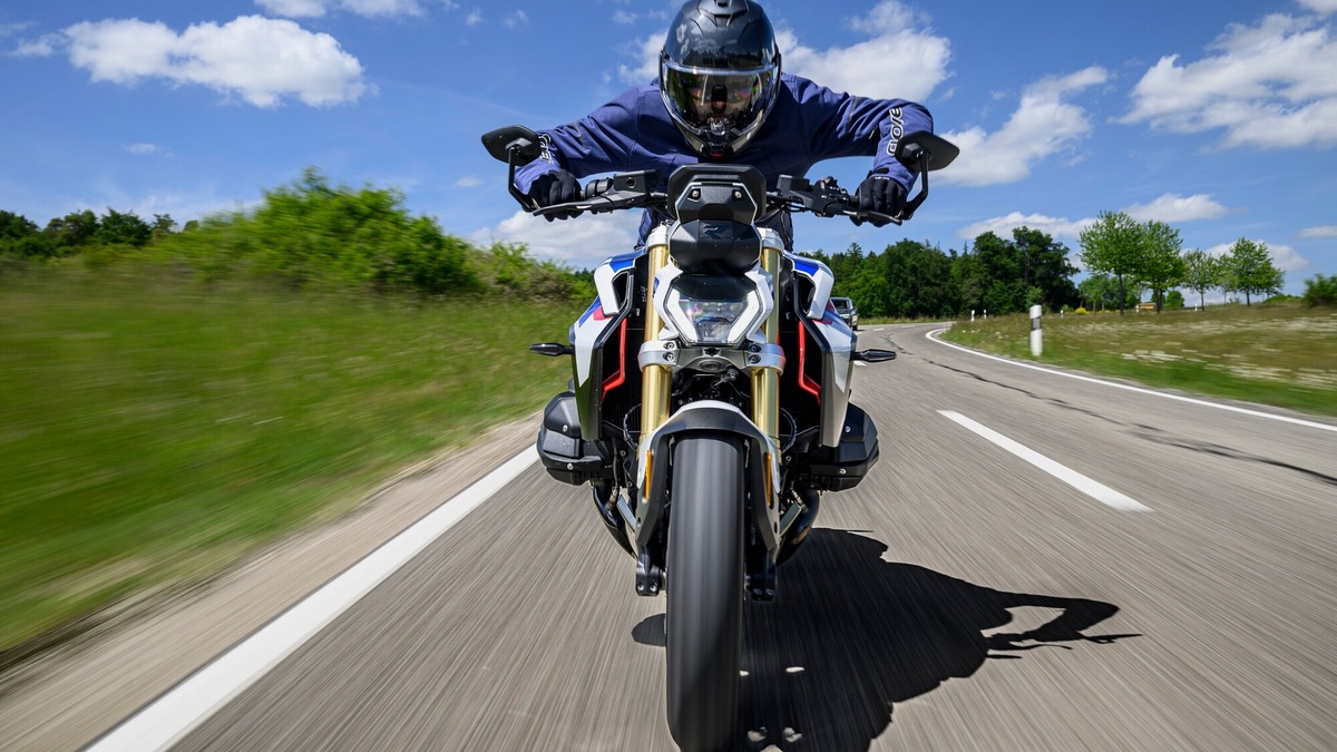 BMW R 1300 R: le foto della prova