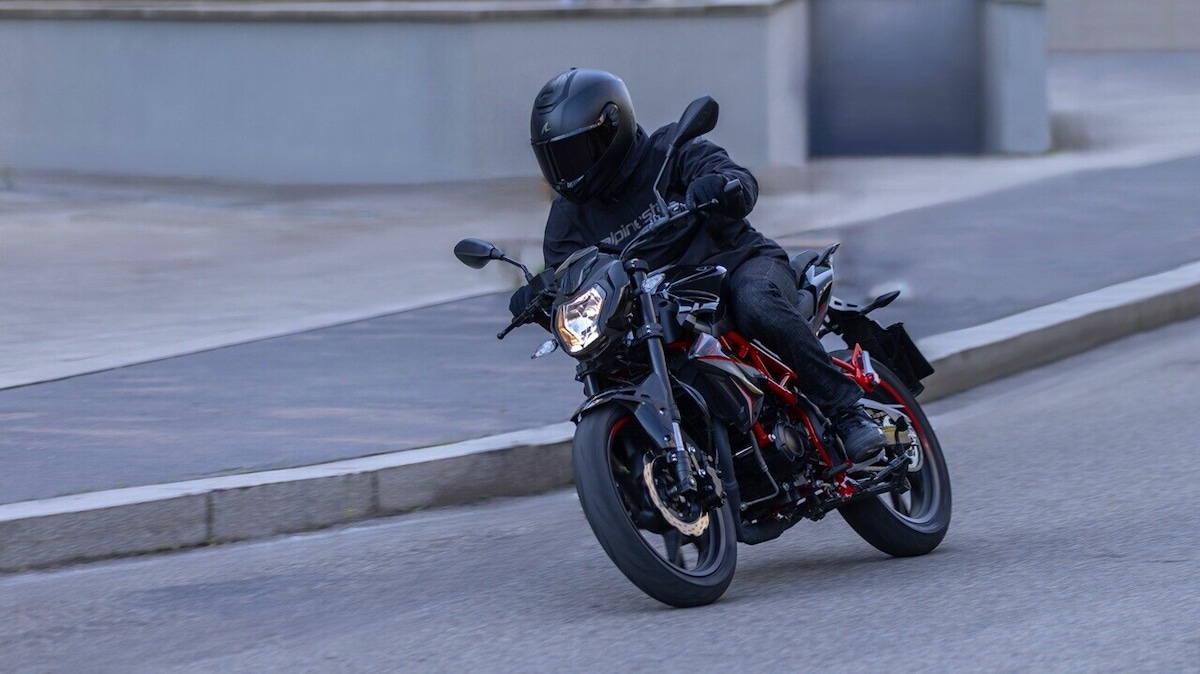 Benelli BN 125: LE FOTO