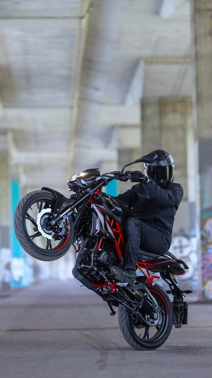Benelli BN 125: LE FOTO