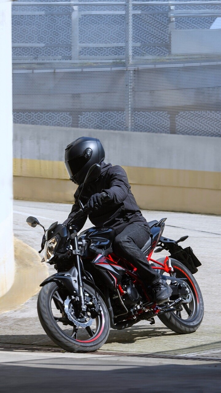 Benelli BN 125: LE FOTO