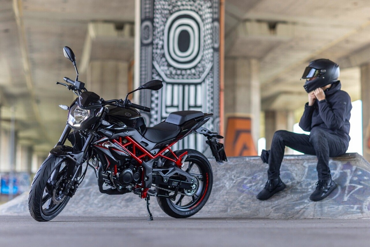 Benelli BN 125: LE FOTO