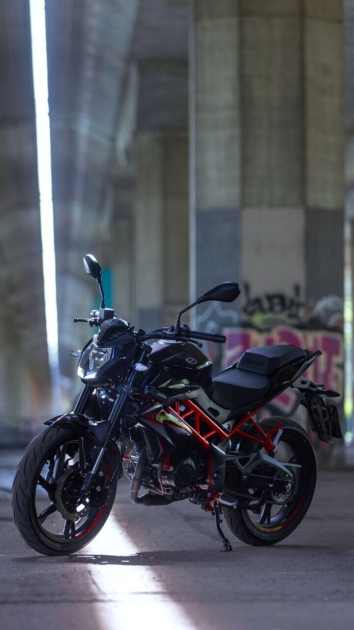 Benelli BN 125: LE FOTO