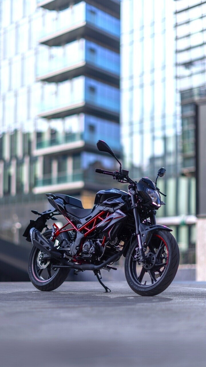 Benelli BN 125: LE FOTO