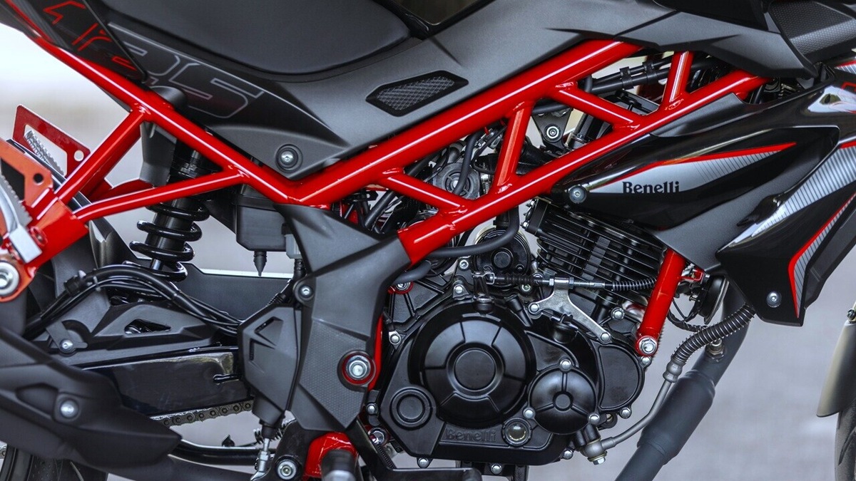 Benelli BN 125: LE FOTO