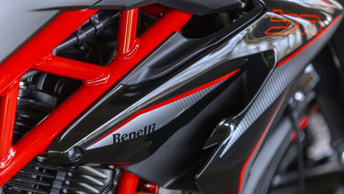 Benelli BN 125: LE FOTO