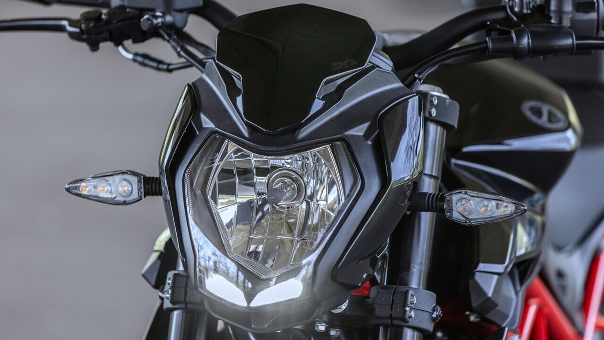 Benelli BN 125: LE FOTO