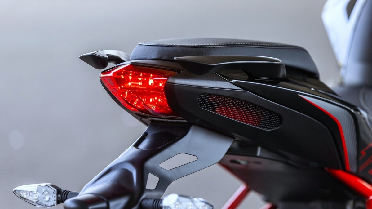 Benelli BN 125: LE FOTO