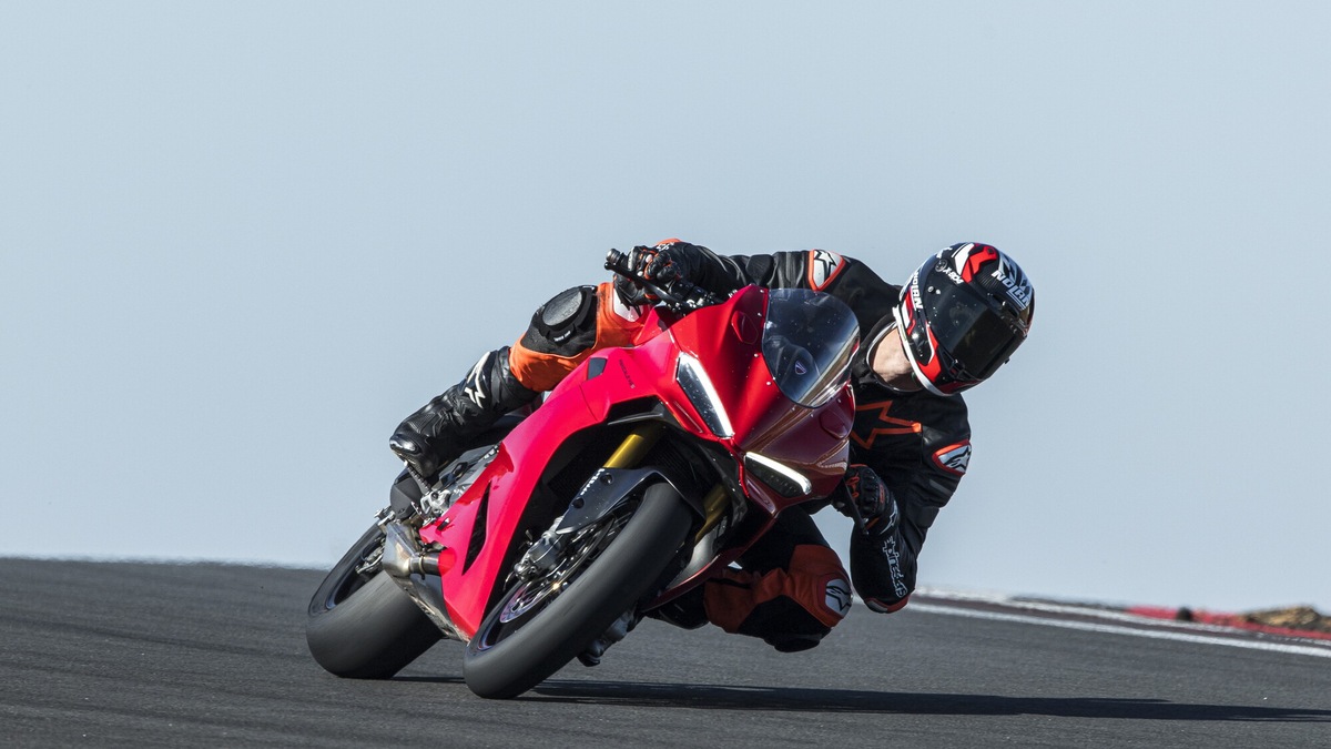 Ducati Panigale V2 S: le opinioni di InMoto "fuori dai denti"