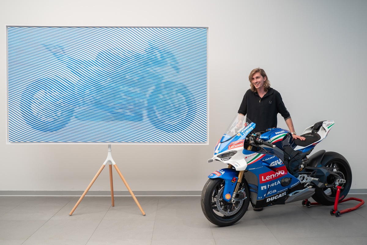 Ducati Panigale V4 Tricolore Italia: le foto dell'opera d'arte di Andrea Crespi