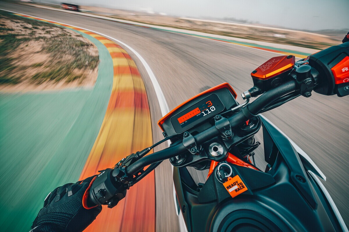 KTM 125 e 390 nelle versioni SMC R, ENDURO R e ADVENTURE R: LE FOTO