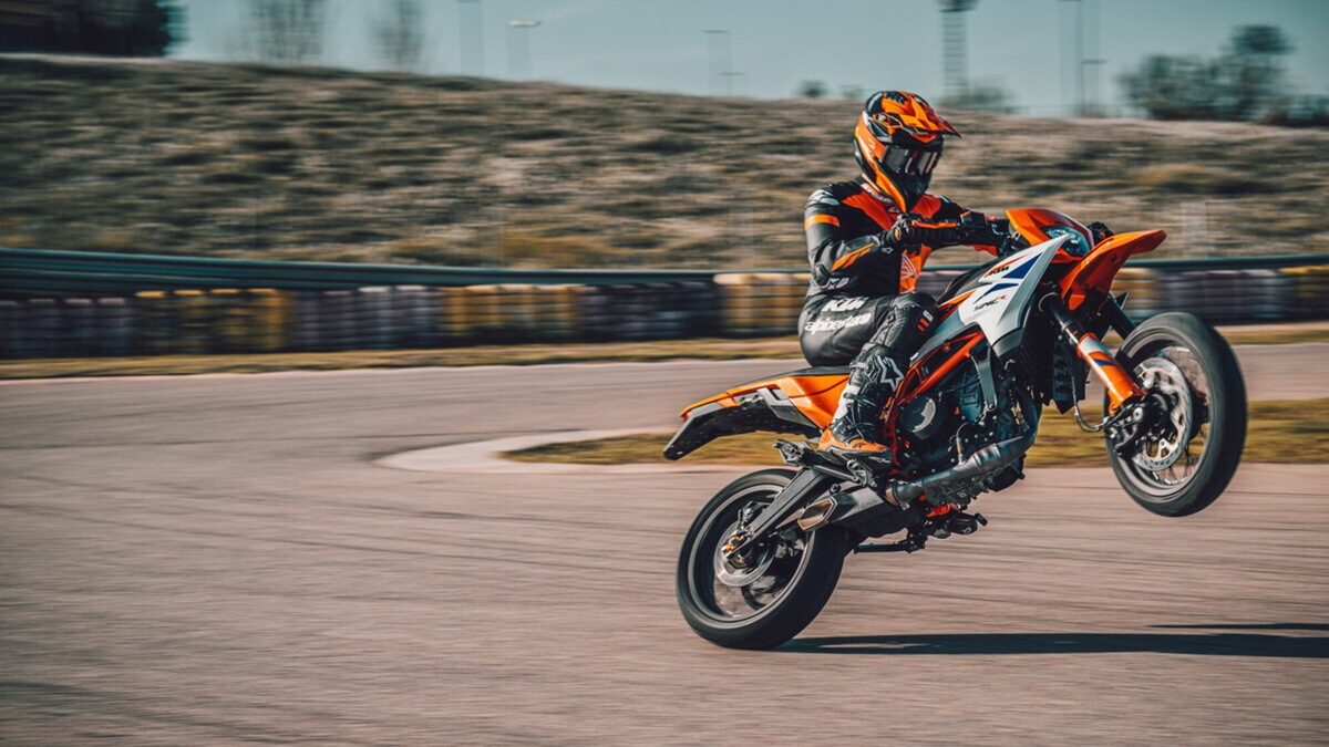KTM 125 e 390 nelle versioni SMC R, ENDURO R e ADVENTURE R: LE FOTO