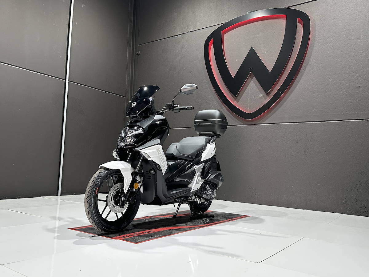 Wottan Sixteen 125: LE FOTO