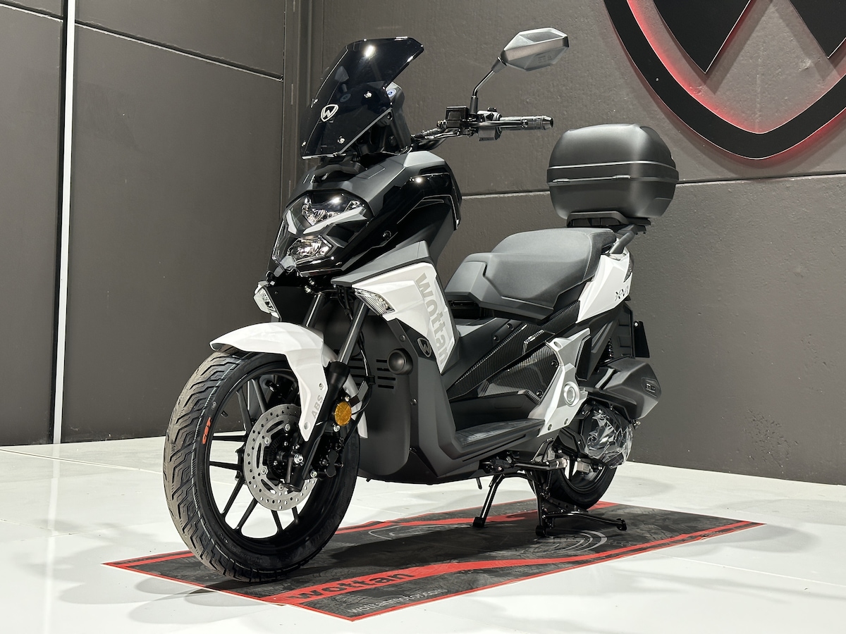 Wottan Sixteen 125: LE FOTO
