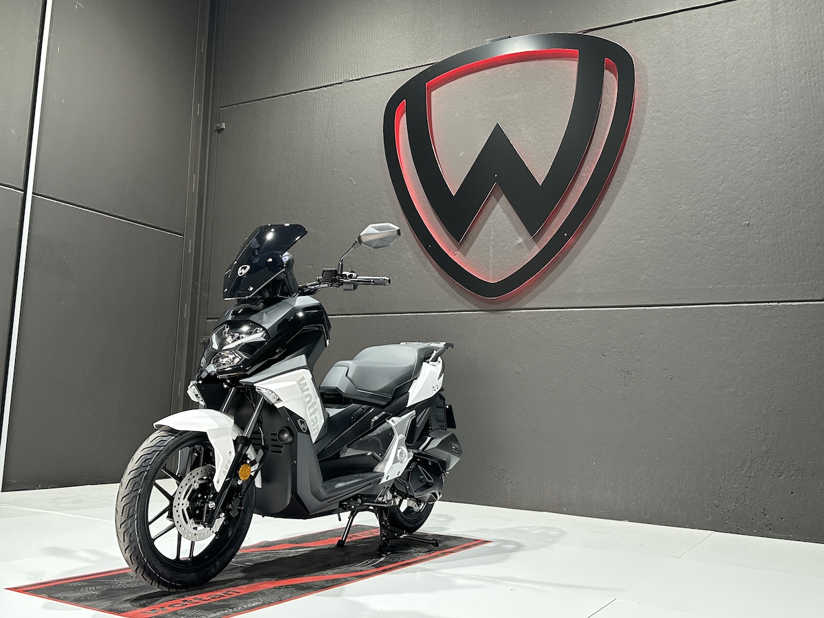 Wottan Sixteen 125: LE FOTO