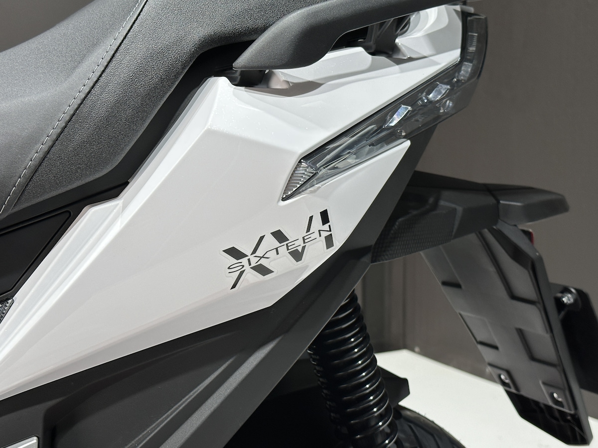 Wottan Sixteen 125: LE FOTO