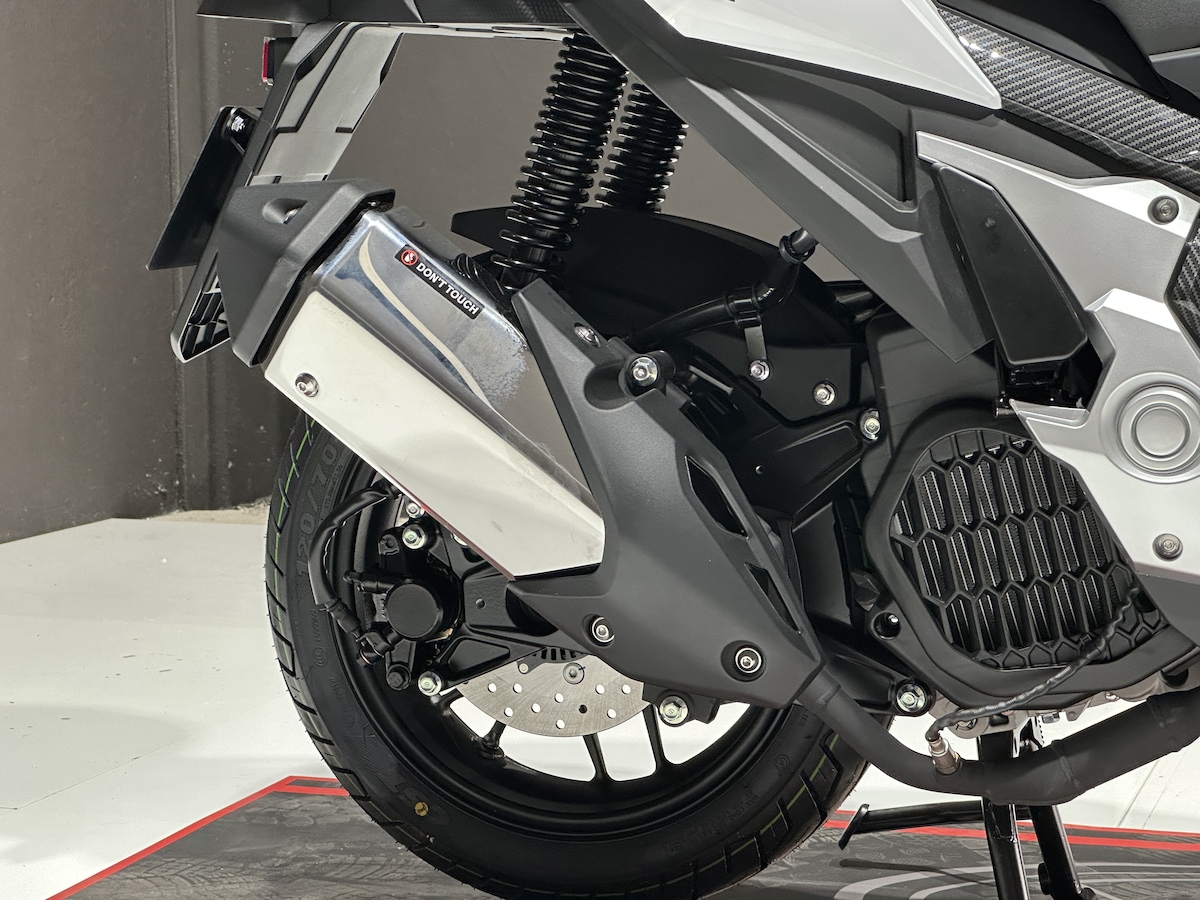 Wottan Sixteen 125: LE FOTO