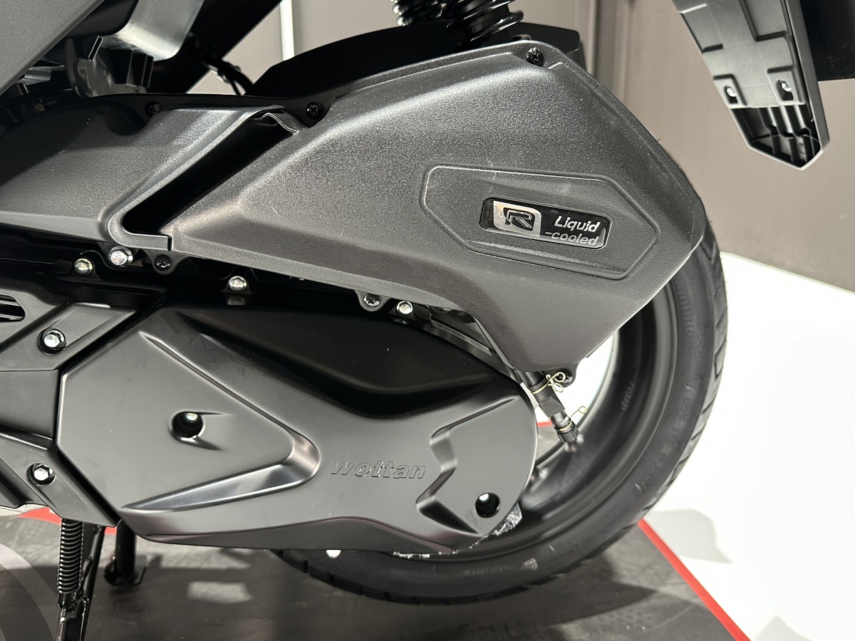 Wottan Sixteen 125: LE FOTO