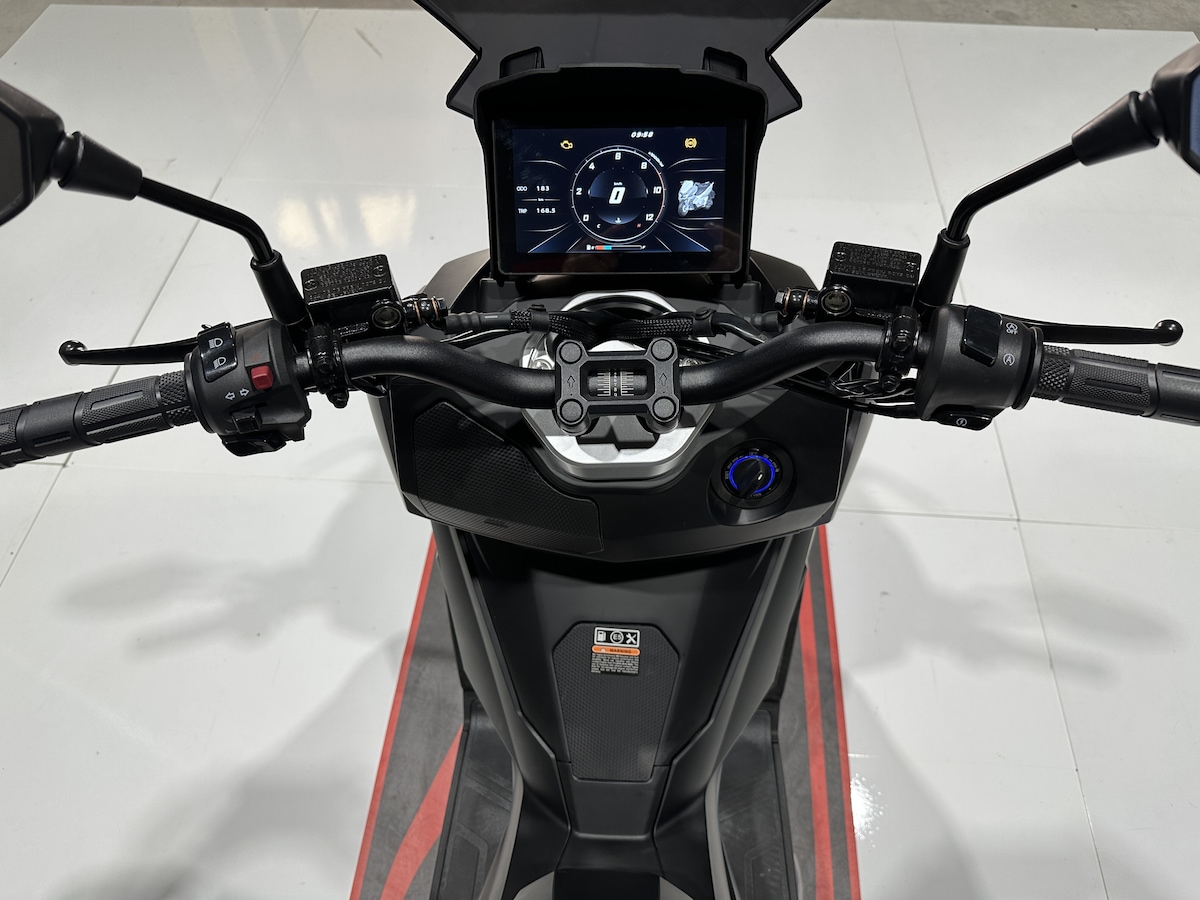 Wottan Sixteen 125: LE FOTO