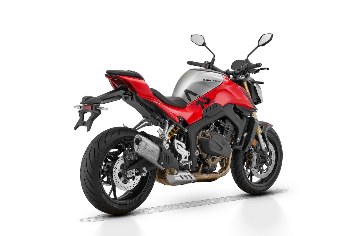 QJMotor SRK 800: le foto della naked