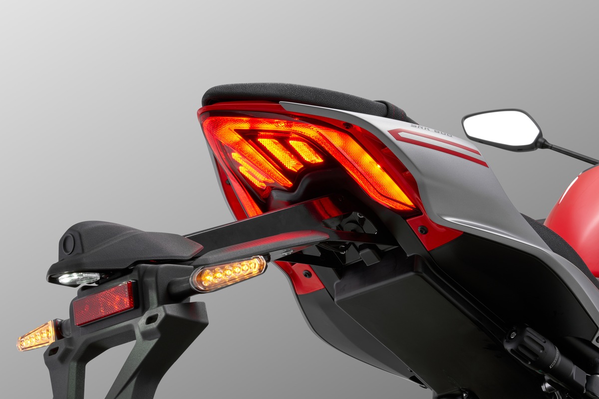 QJMotor SRK 800: le foto della naked
