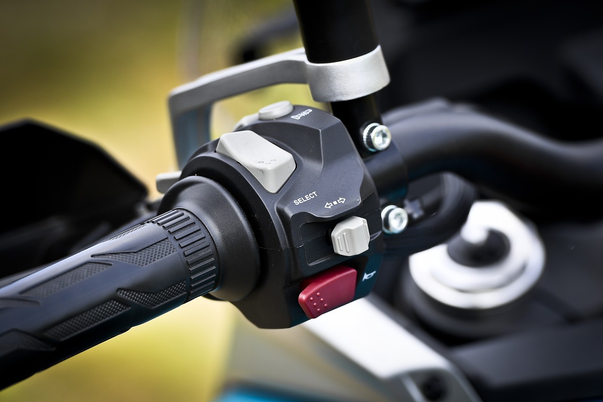 QJ Motor, SRT 600 SX: le foto della prova