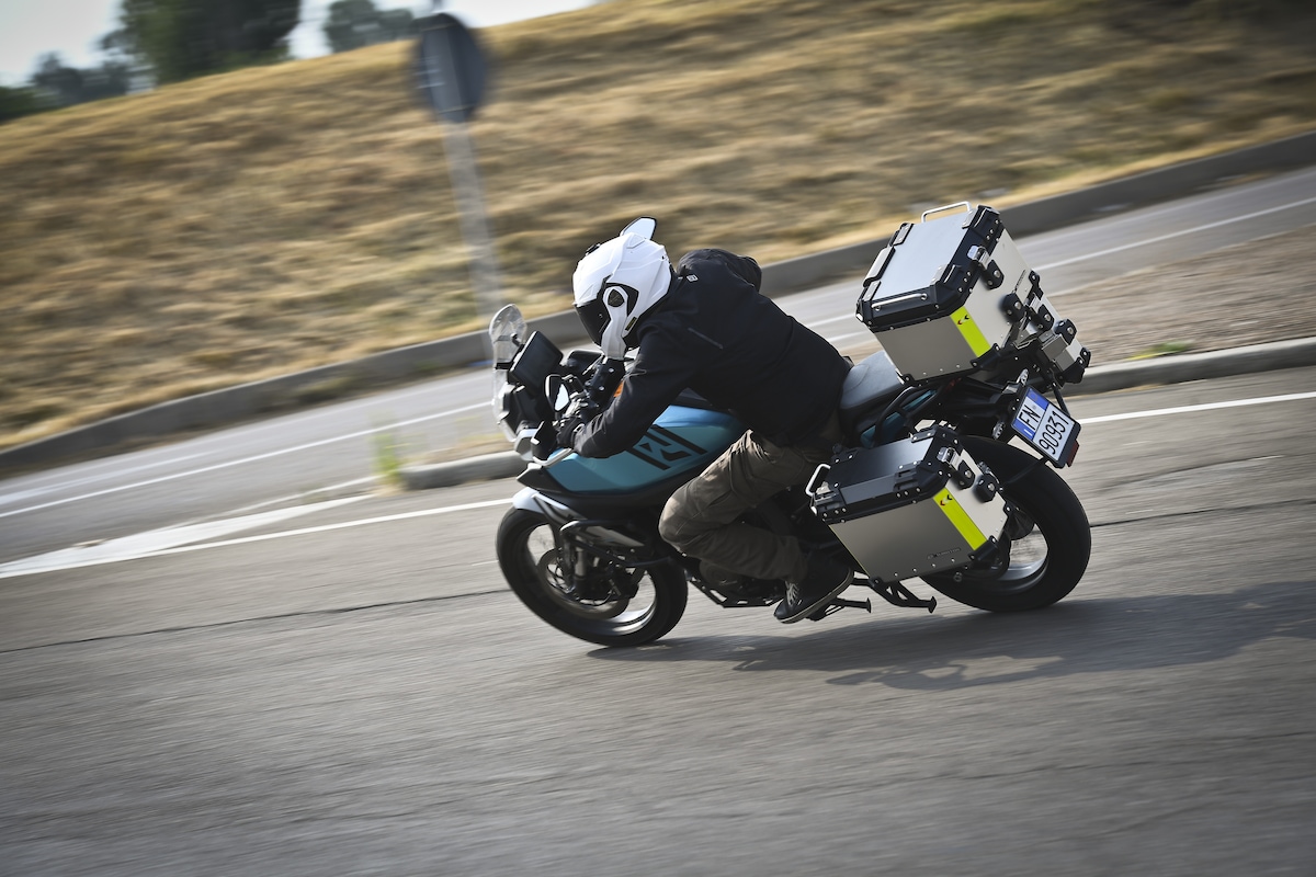 QJ Motor, SRT 600 SX: le foto della prova