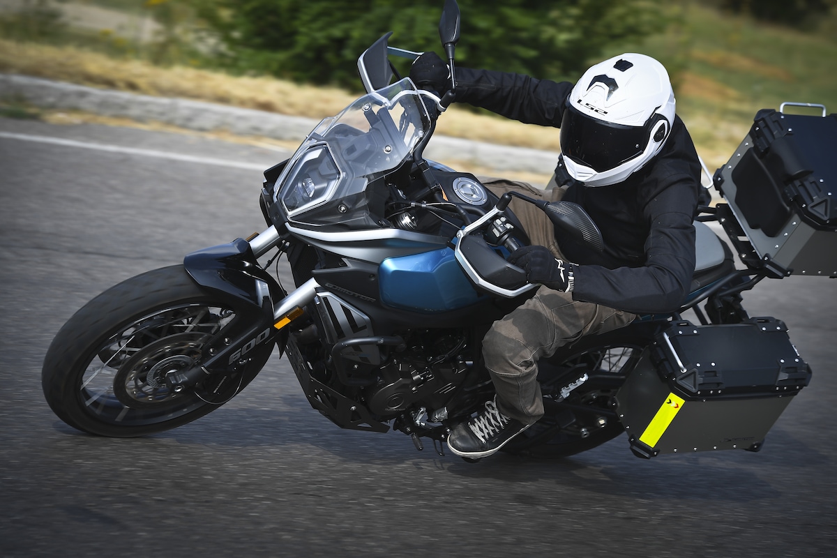 QJ Motor, SRT 600 SX: le foto della prova