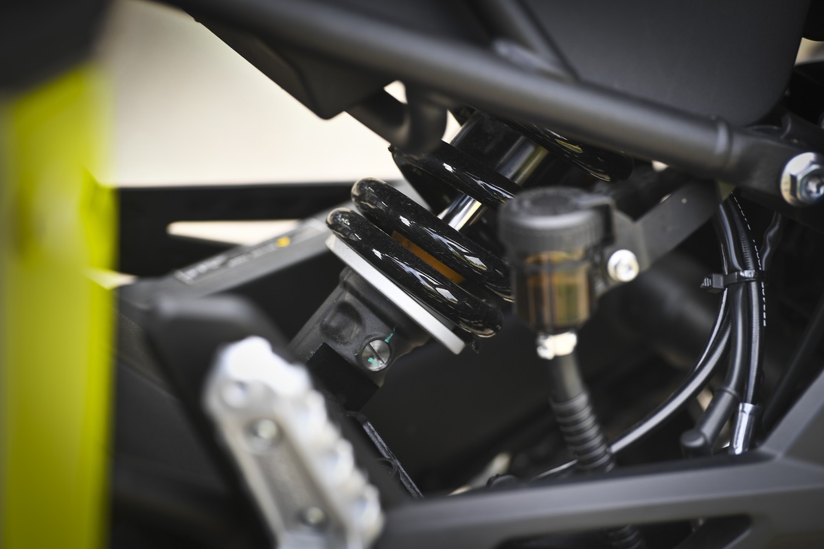 QJ Motor, SRT 600 SX: le foto della prova