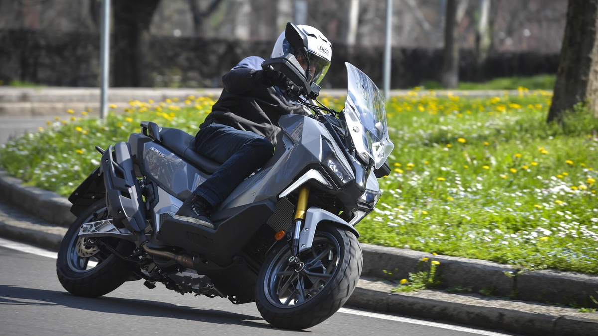 SYM ADX TG 400: le opinioni di InMoto "fuori dai denti"