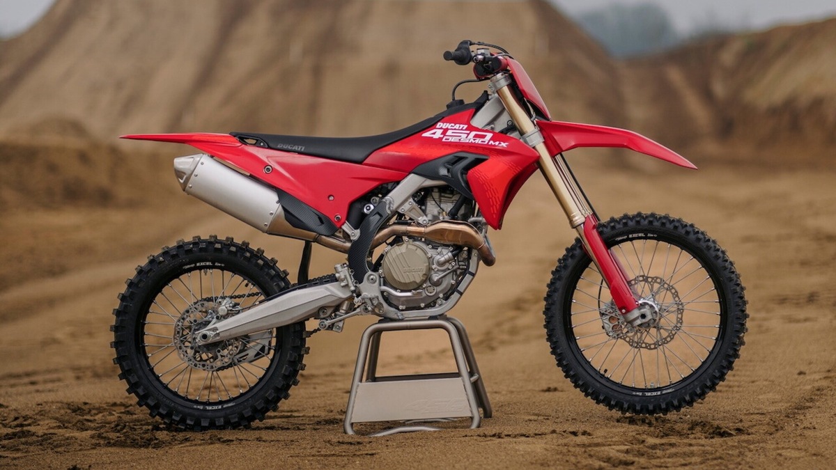Ducati, la Desmo450 MX arriva in concessionaria