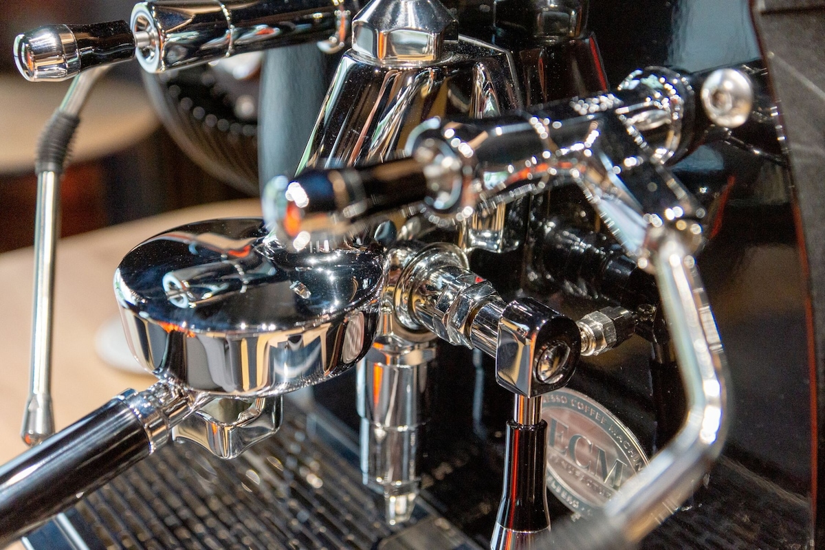 BMW, Big Coffee Boxer: le foto del motore  diventato una macchina da caffè