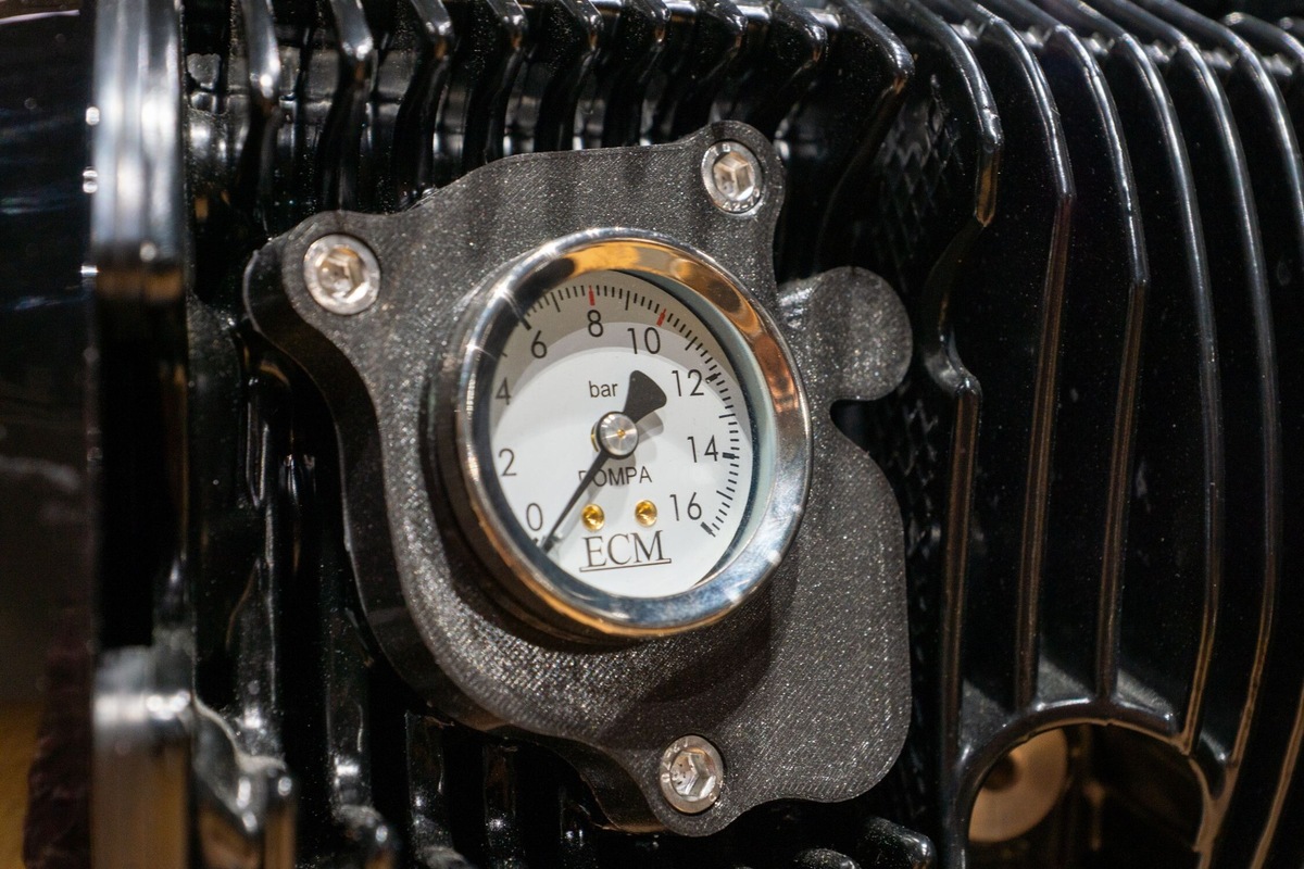 BMW, Big Coffee Boxer: le foto del motore  diventato una macchina da caffè