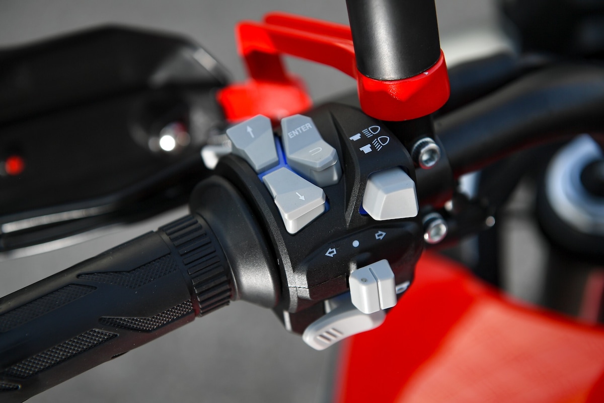 QJ Motor SRT 700 S: le foto della prova
