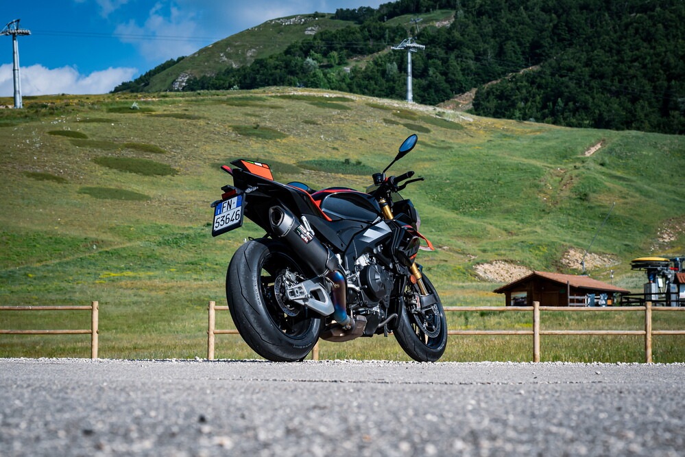 Comparativa, sportività su strada: le maxi naked nella Sport-bikes Arena 