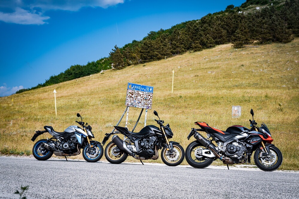 Comparativa, sportività su strada: le maxi naked nella Sport-bikes Arena 
