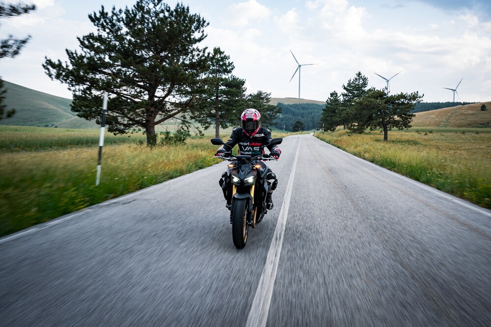 Comparativa, sportività su strada: le maxi naked nella Sport-bikes Arena 