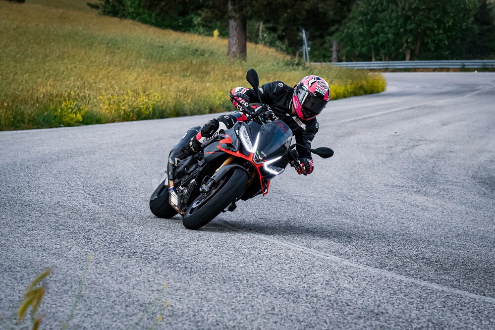 Comparativa, sportività su strada: le maxi naked nella Sport-bikes Arena 