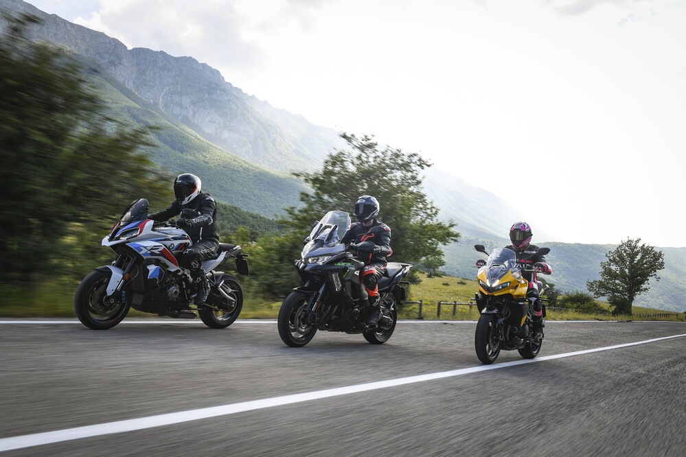 Comparativa, sportività su strada: le crossover nella Sport-bikes Arena