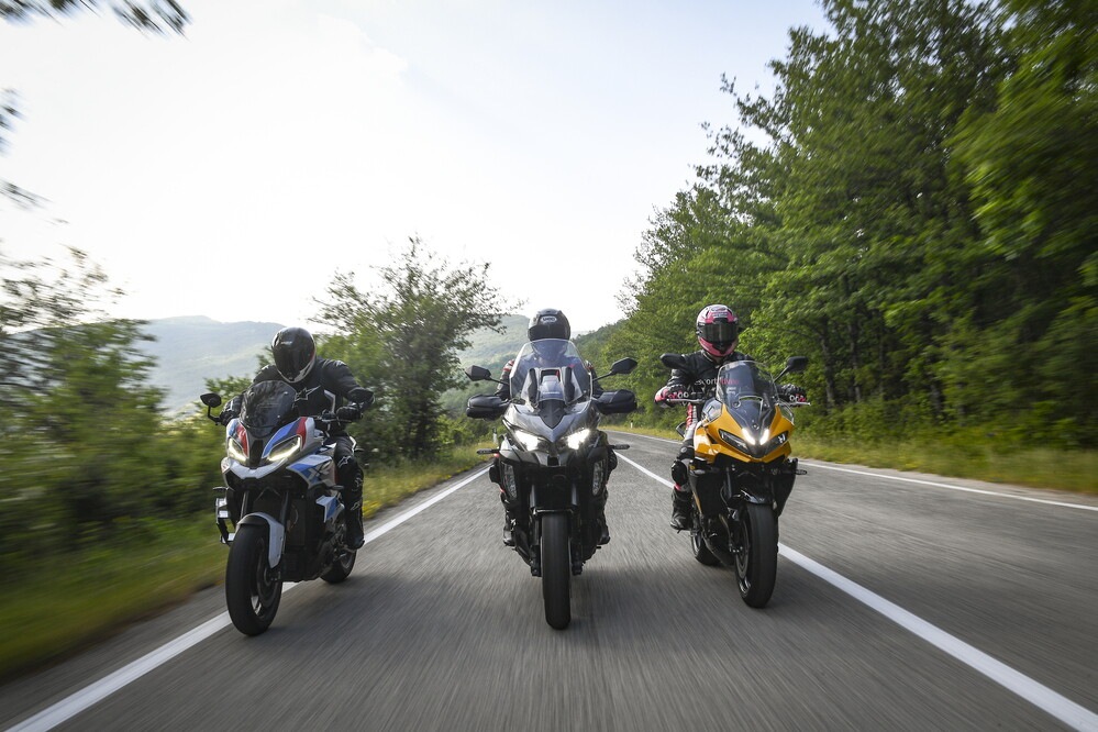 Comparativa, sportività su strada: le crossover nella Sport-bikes Arena